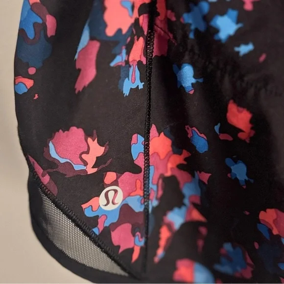 Lululemon Hotty Hot Low Rise Shorts | Dandy Digie Multi / Black Rare size 10 - Picture 5 of 5